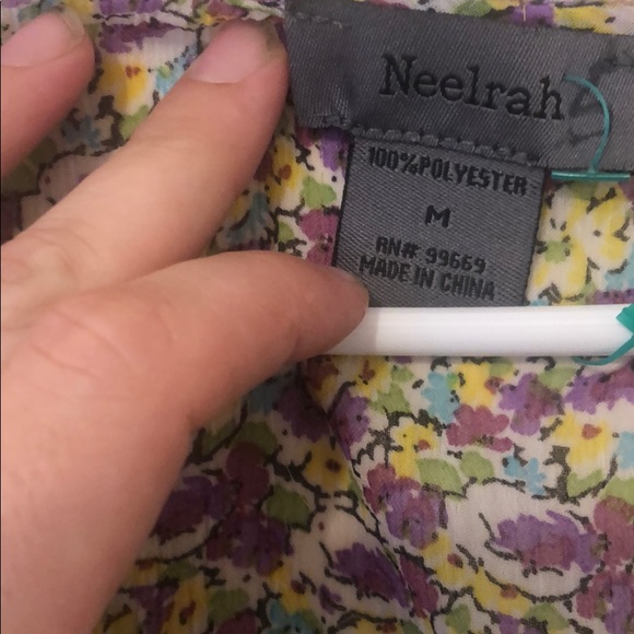 Floral tank top with buttons on the front - Picture 2 of 3